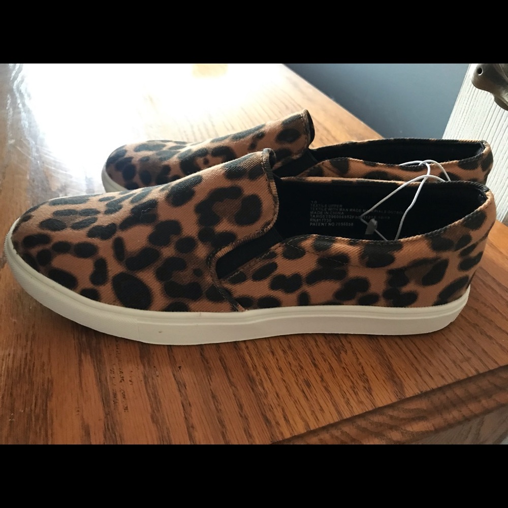 Women’s slip on leopard shoes size 10 NWT